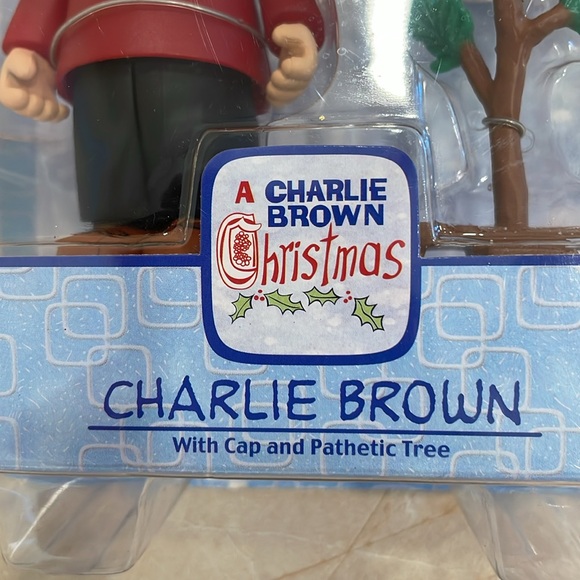 Charlie Brown Christmas with Cap and Pathetic Tree Poseable, NWOT - Picture 9 of 10